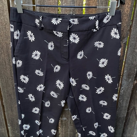 Talbots Black & White Daisy Print Hampshire Ankle Pants Sz 8 - Picture 11 of 15